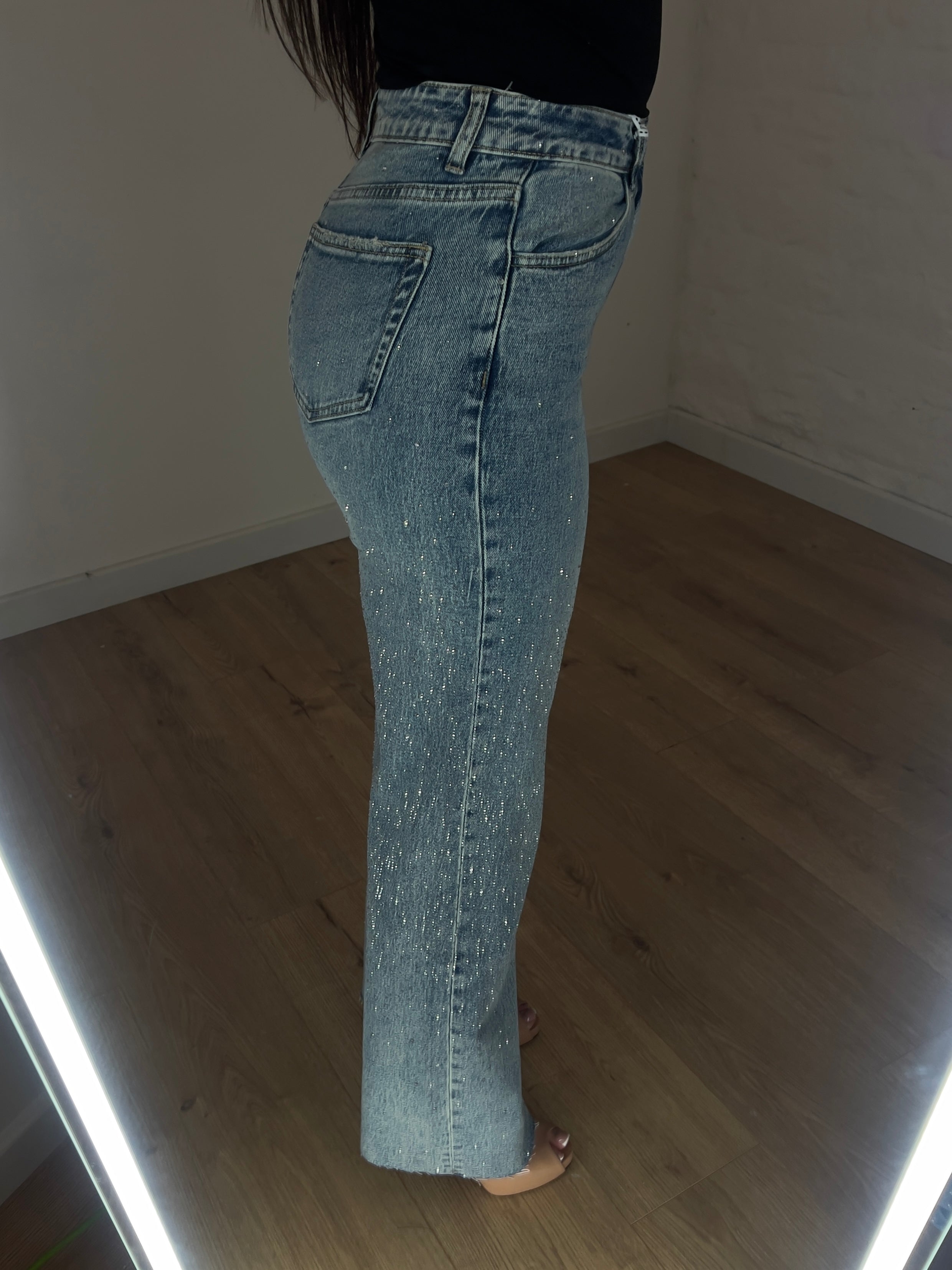 Jeans Lunghi con Strass da Donna: Denim Scintillante Nuova Collezione 2026