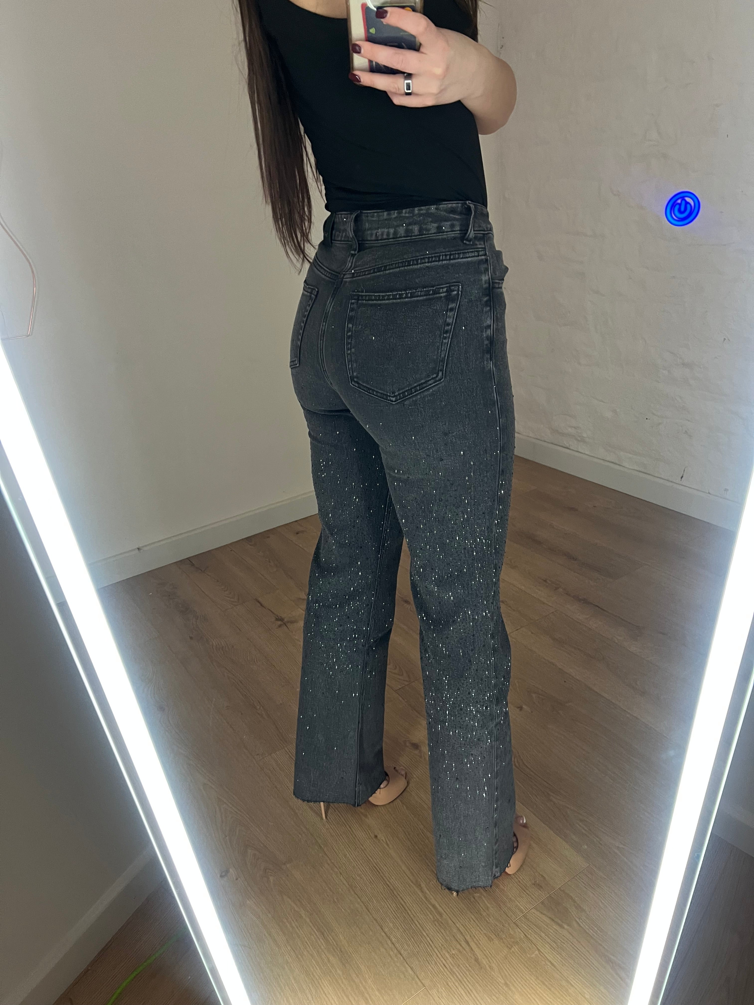 Jeans Lunghi con Strass da Donna: Denim Scintillante Nuova Collezione 2026